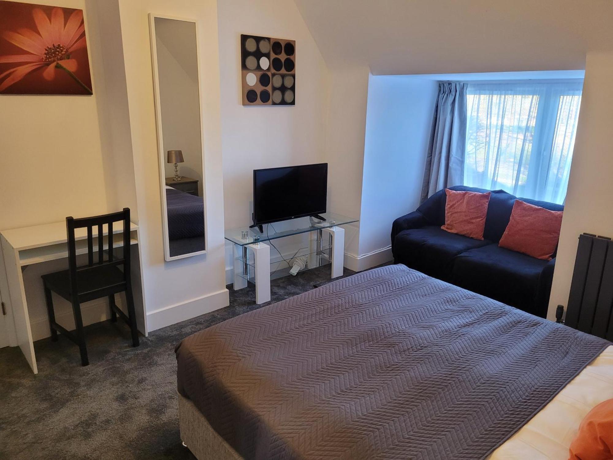 Silvertree Lodge - 2 Double Bed Flat With Parking 헤멜헴스테드 외부 사진